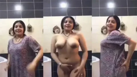 Friend's sexy mother shows her pussy on video