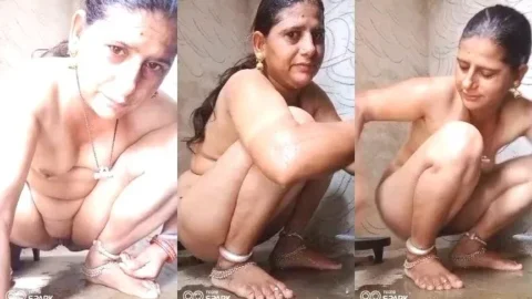 Leaked Desi Bhabhi Nude Bath Soaps Her Wet Pussy and Big Boobs Video MMS