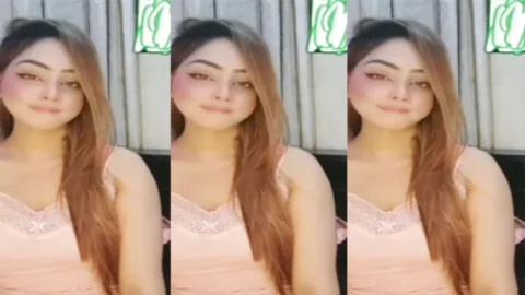 Beautiful Sexy Maal Showing Shaved Pussy Desi Porn MMS