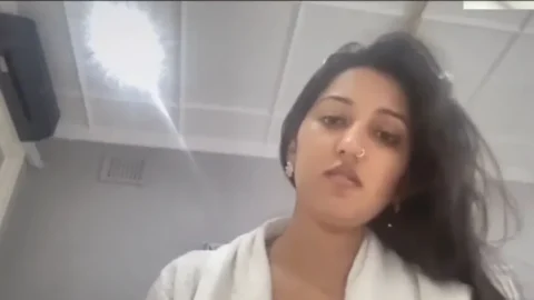 Desi girl showing her nude in batheroom Desi Porn MMS
