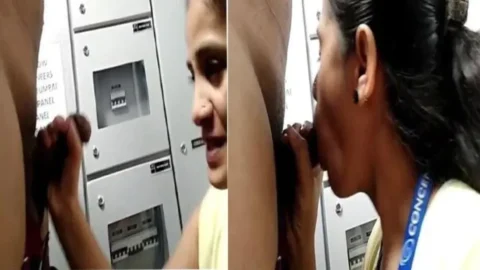 Desi bhabhi is having sex with her colleague in the office and sucking his penis Desi Porn MMS