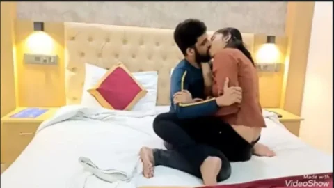 Indian Couple Sex In Oyo Room viral video Desi Porn MMS