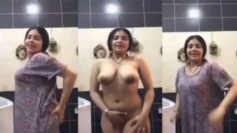 Friend Sexy Mother Shows Her Show Pussy Showing Video Call Desi Porn MMS