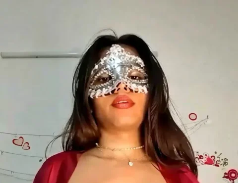 This Hot Figure Babe with Amazing Tits Gets Wild on Stripchat Fingering Her Wet Pussy and Riding a Vibrator MMS