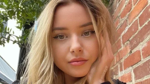 Hot russian girl use sex toy HD Porn