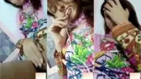 Cute Pakistani girl fingering on video call Desi Porn MMS