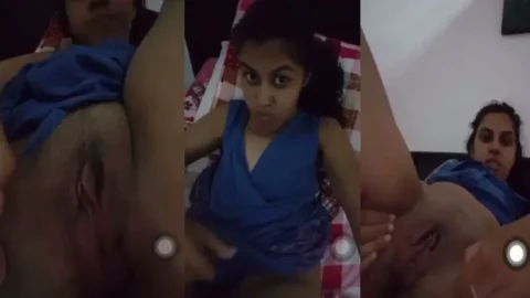 Indian girl showing her beautiful pussy Desi Porn MMS