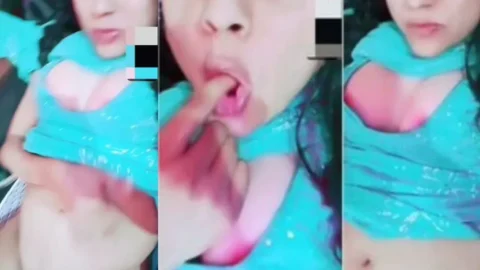 Beautiful north indian girl kumkum show her boobs pussy to her boyfriend Desi Porn MMS