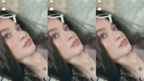Beautiful Sexy Slim Hot Babe Showing Desi Porn MMS