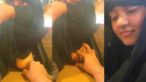 Hijabi Girl Exposes Big Boobs and Gives Sloppy Blowjob Leaked MMS Video MMS